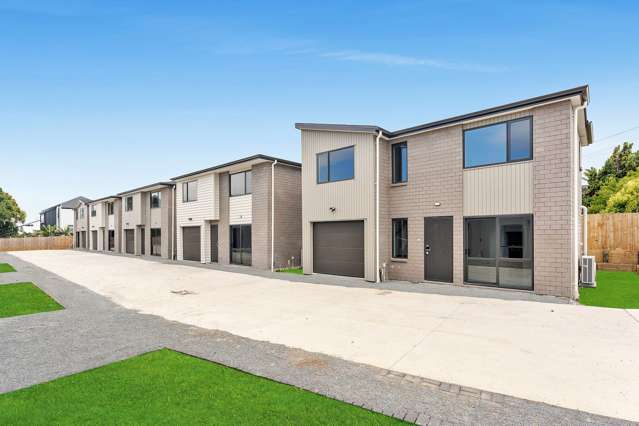 5 Bedroom Family Home in Bucklands Beach