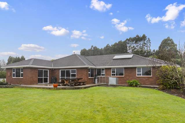 Spacious family lifestyle retreat in Green Island
