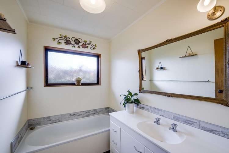 1422 Woodstock Avenue Mayfair_11