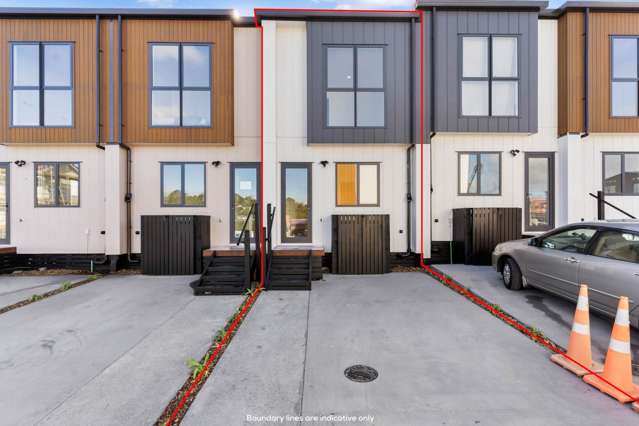 Near New & Spacious Townhouse – Totara Park
